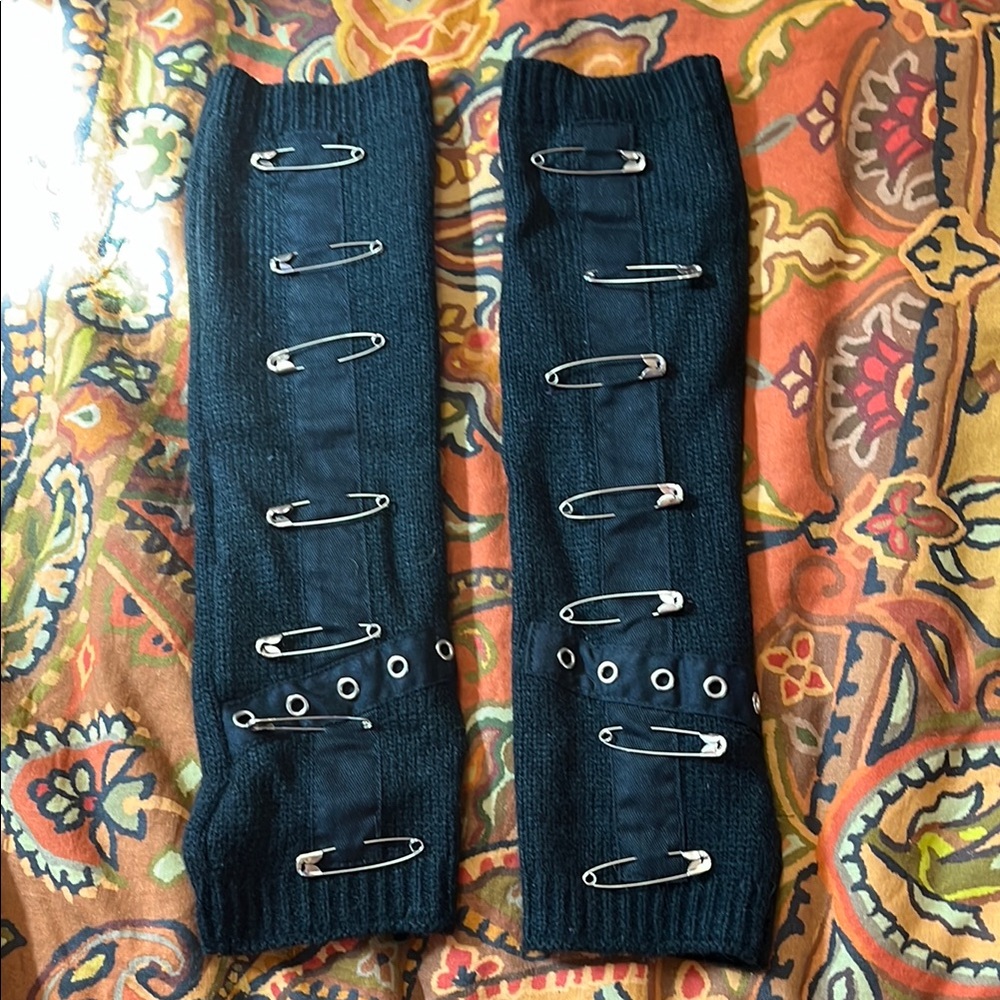Goth grunge black & silver grommet safety pin arm warmers knit gloves
